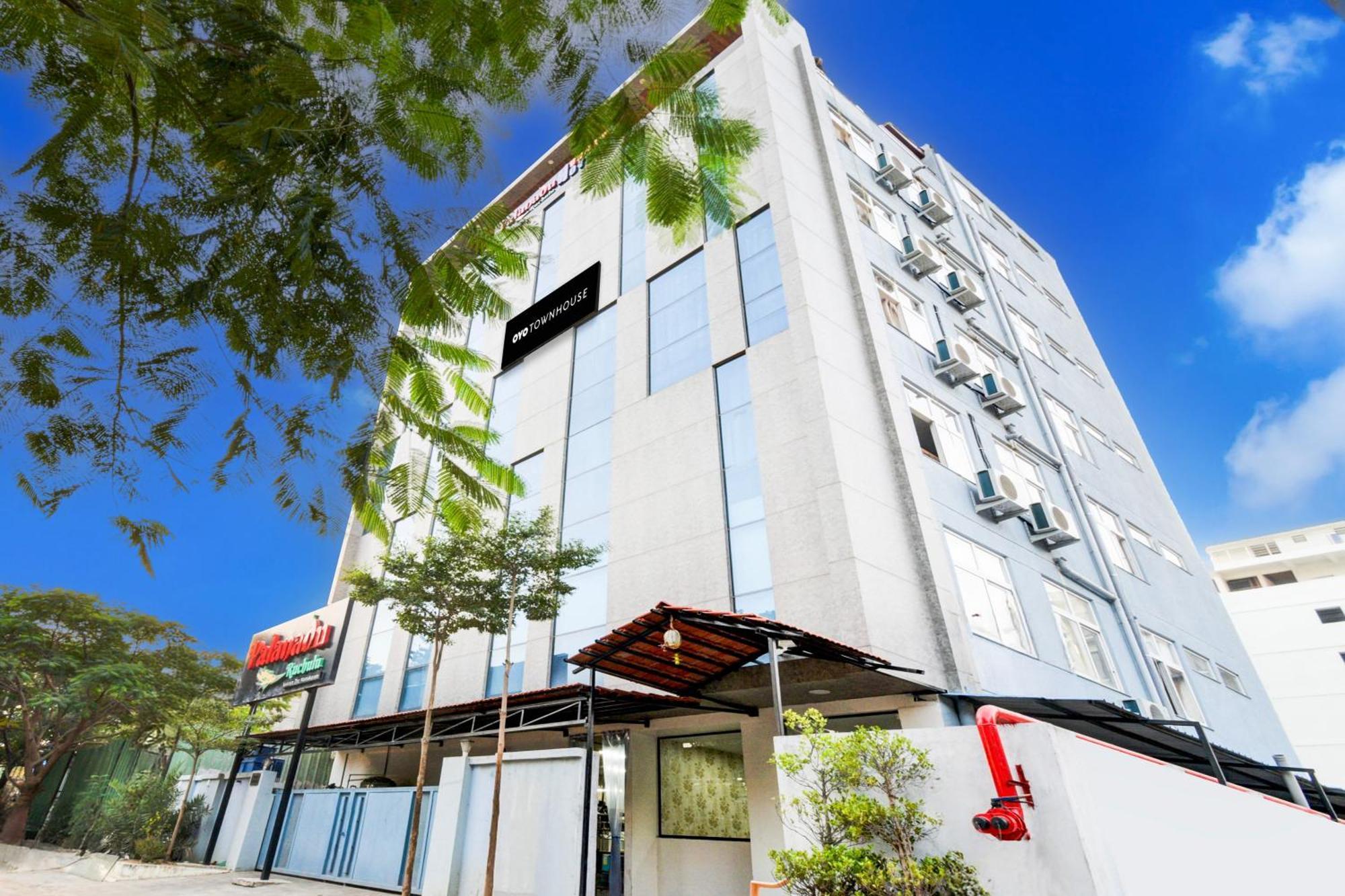 Super Townhouse Unnam Hotels Backside Of Tabala Rasa Pub, Financial District Хайдарабад Экстерьер фото